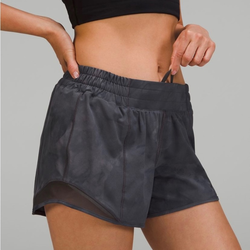 NWT- Lululemon Hotty Hot- size 8